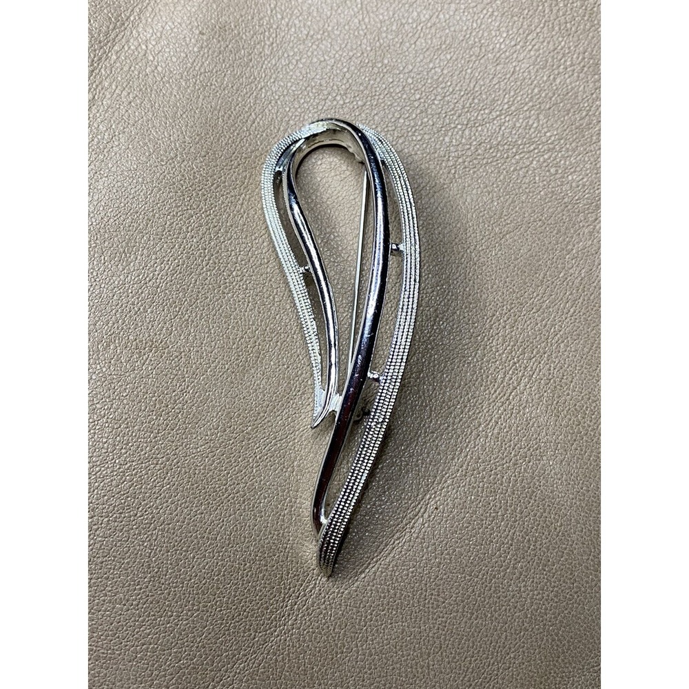 Signed Sarah Coventry Abstract Textured Delicate SilverTone Swirl Vintage Brooch